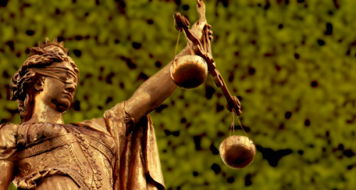 scales of justice statue